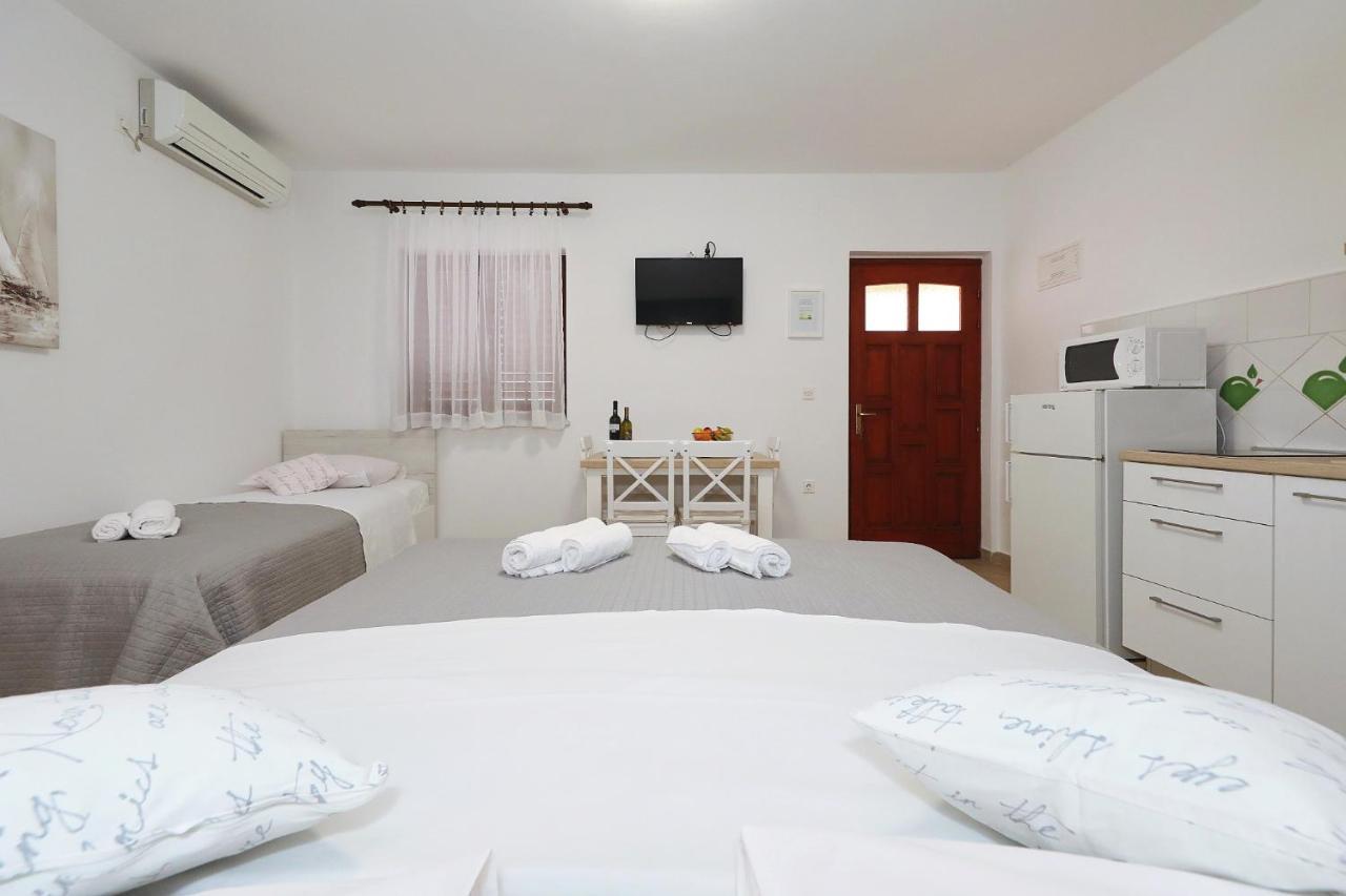 Apartmani Strpic Biograd na Moru Kültér fotó